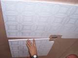 Монтаж потолка из пенопласта с помощью плитки